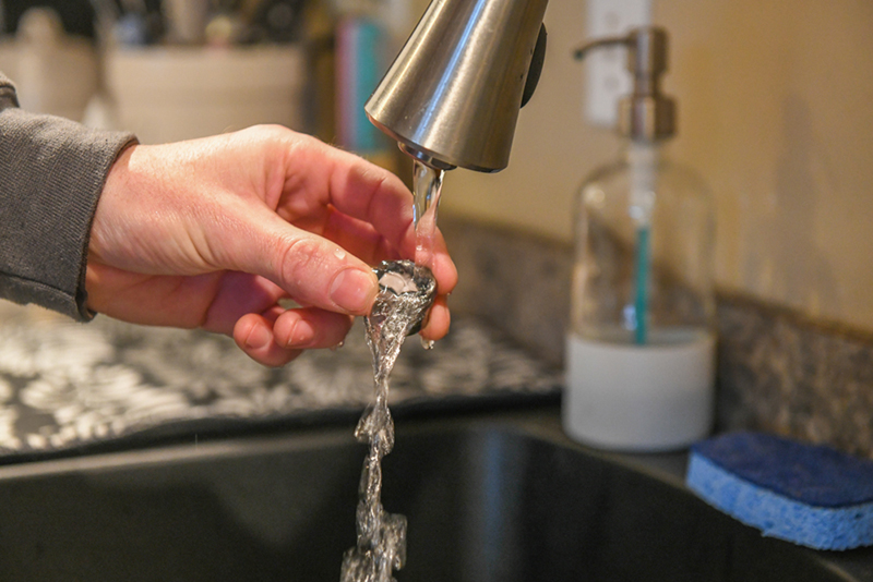 Cleaning faucet aerator